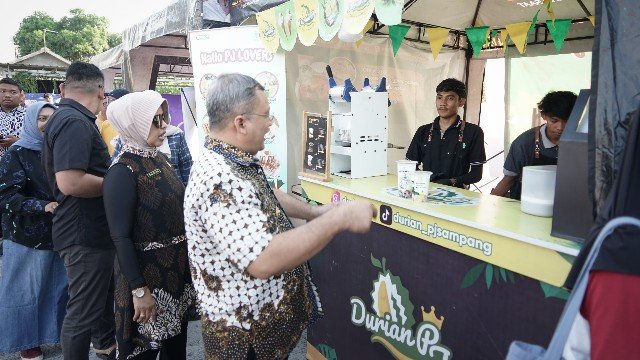 Pj Bupati Sampang Rudi Arifiyanto, S.Sos. MA, MSE Secara Resmi Membuka Kegiatan “Sampang Micro Carnival”