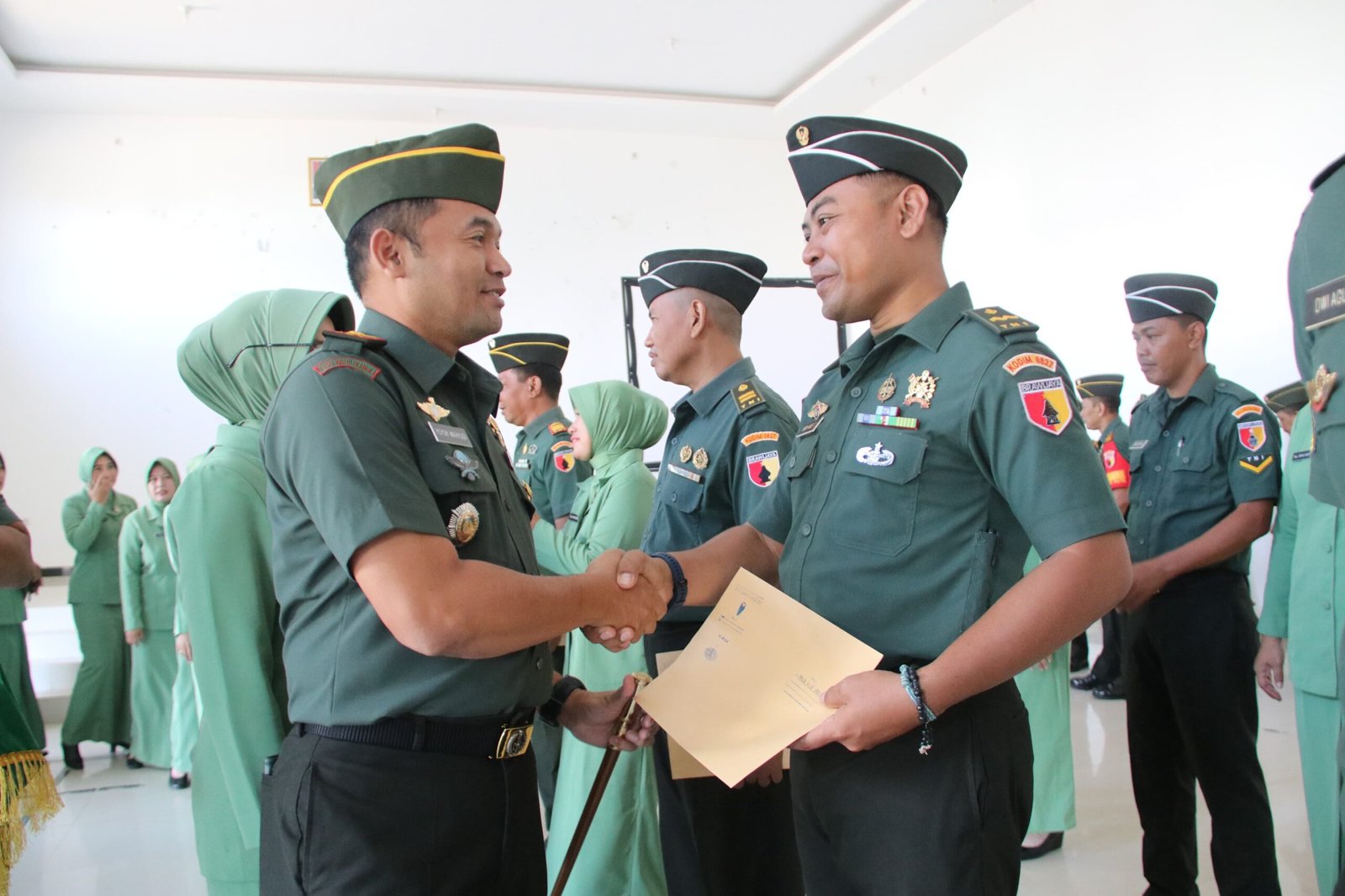 Komandan Kodim (Dandim) 0827/Sumenep Letkol Inf Yoyok Wahyudi, S.I.P.,M.Han Memimpin Acara Korp Raport Anggota Pindah Satuan