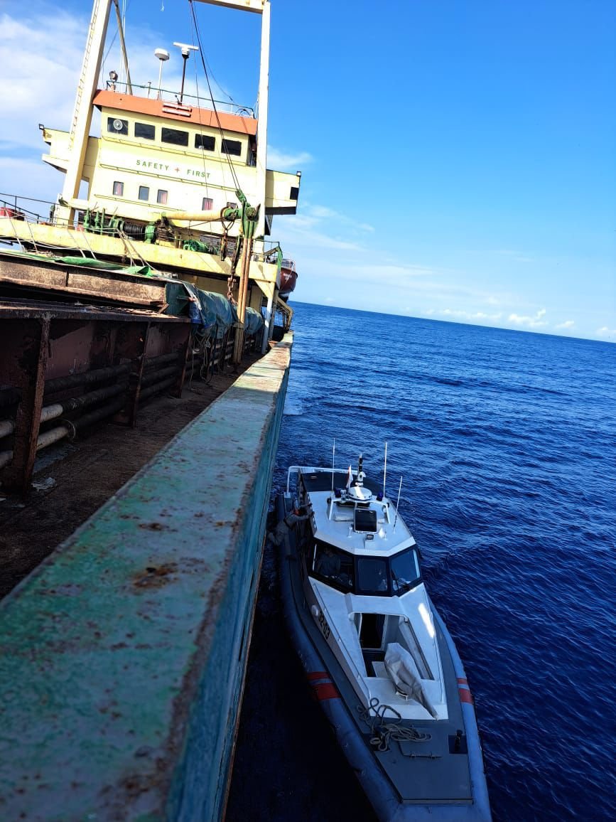 Kapal KM Suryani Ditahan Bakamla RI Karena Tidak Memiliki Dokumen Lengkap Selanjutnya  Diserhakan Ke Penyidik Lantamal VIII Manado