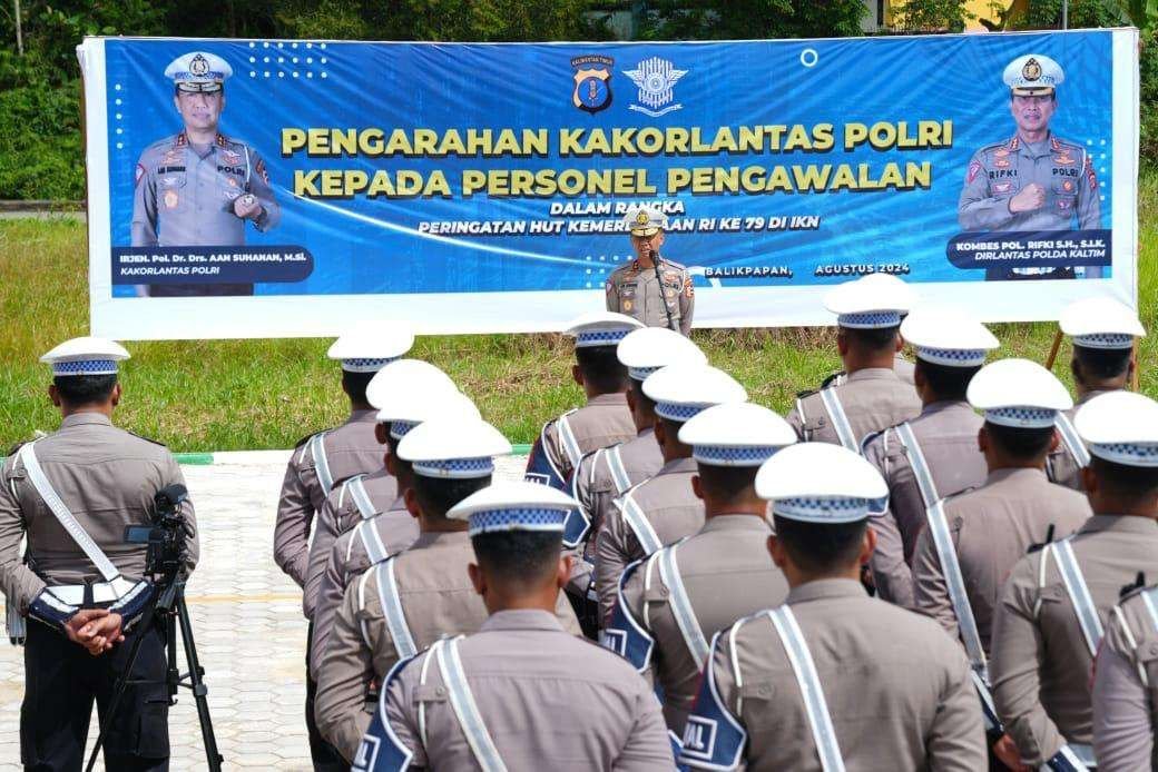 Kakorlantas Polri Mengecek Persiapan Anggota Lantas Polda Kaltim Dalam Rangka Persiapan HUT RI ke 79