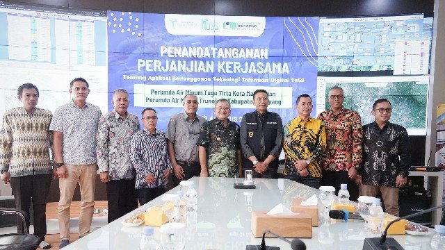 Perumda Air Minum Trunojoyo Kabupaten Sampang Melakukan Penandatanganan Kerjasama Tentang Aplikasi Berlangganan Perumda Air Minum Tugu Tirta Kota Malang