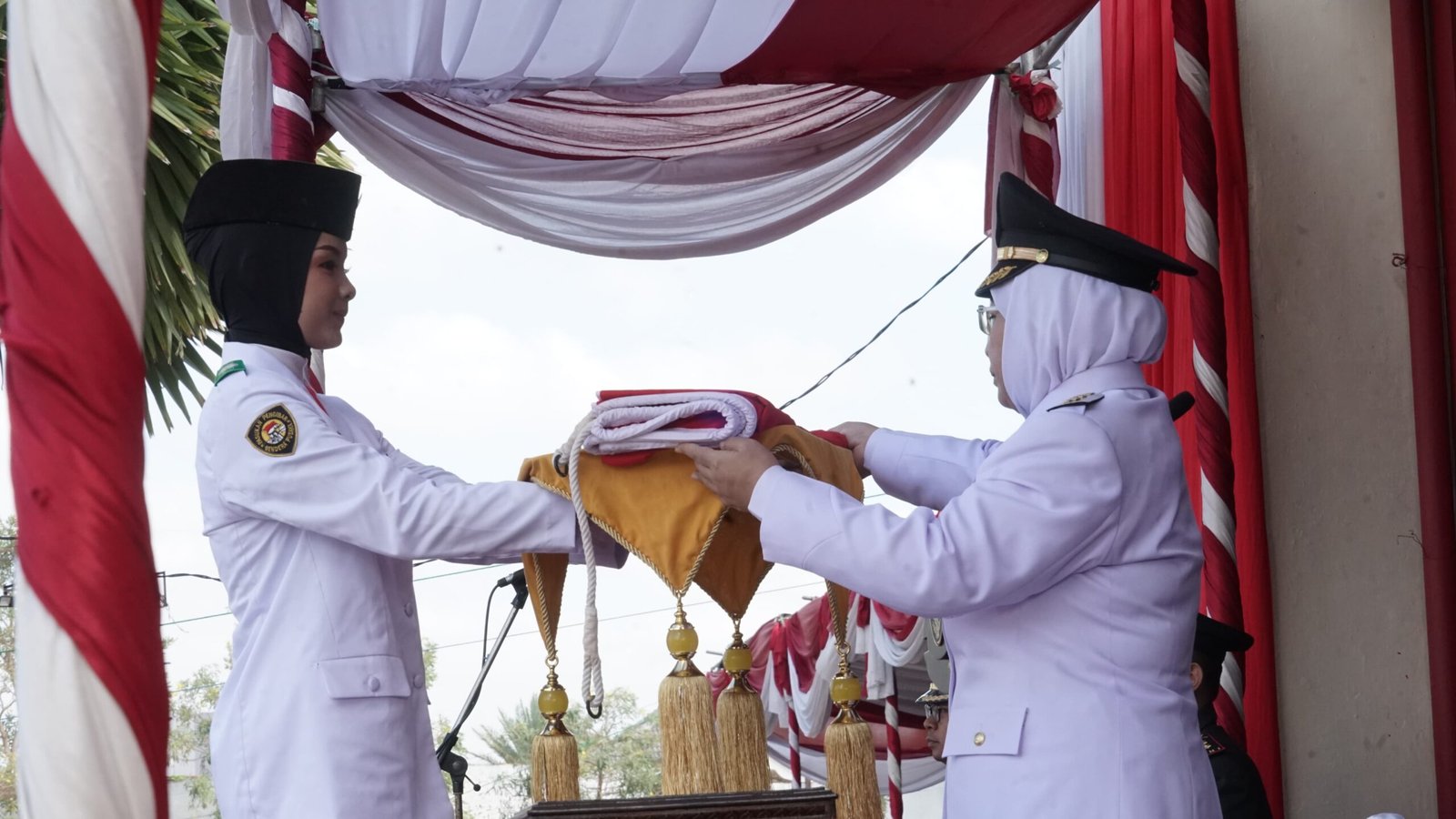 Pemerintah Kabupaten Sumenep Dalam Rangka  Memperingati Hari Ulang Tahun (HUT) ke-79 Kemerdekaan Republik Indonesia 2024, Menggelar Upacara Bendera, Di Halaman Kantor Bupati,